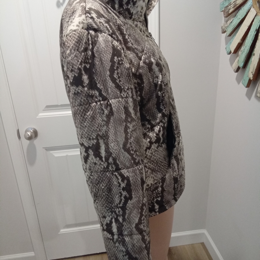ME JANE size L. Women's Snake Print Puffer Jacket - Picture 13 of 14